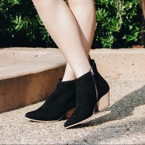 Dolce Vita Saira Suede Double Zip Stacked Heel Ankle Booties Black Size 10.5